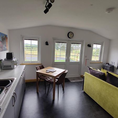 Bumble Bee Cabin Bootle  Bagian luar foto