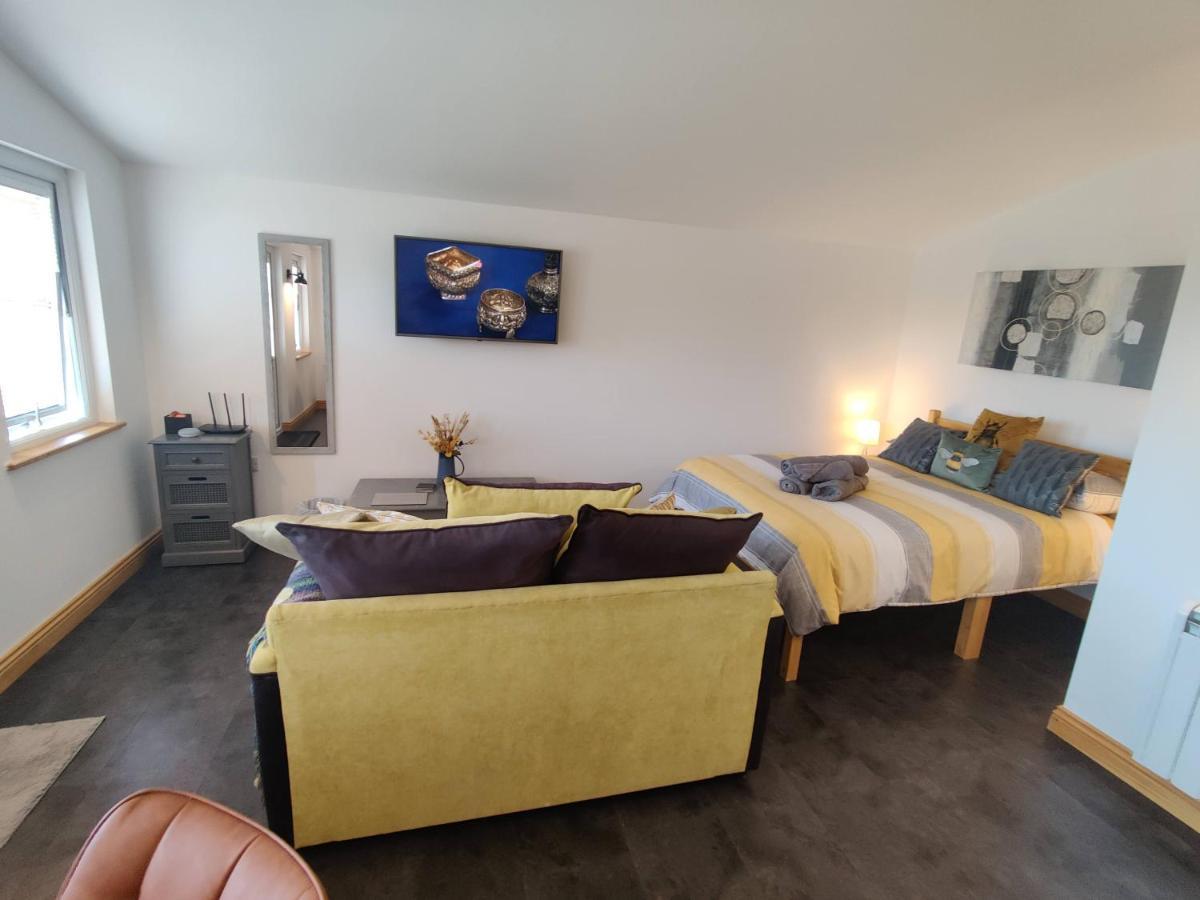 Bumble Bee Cabin Bootle  Bagian luar foto