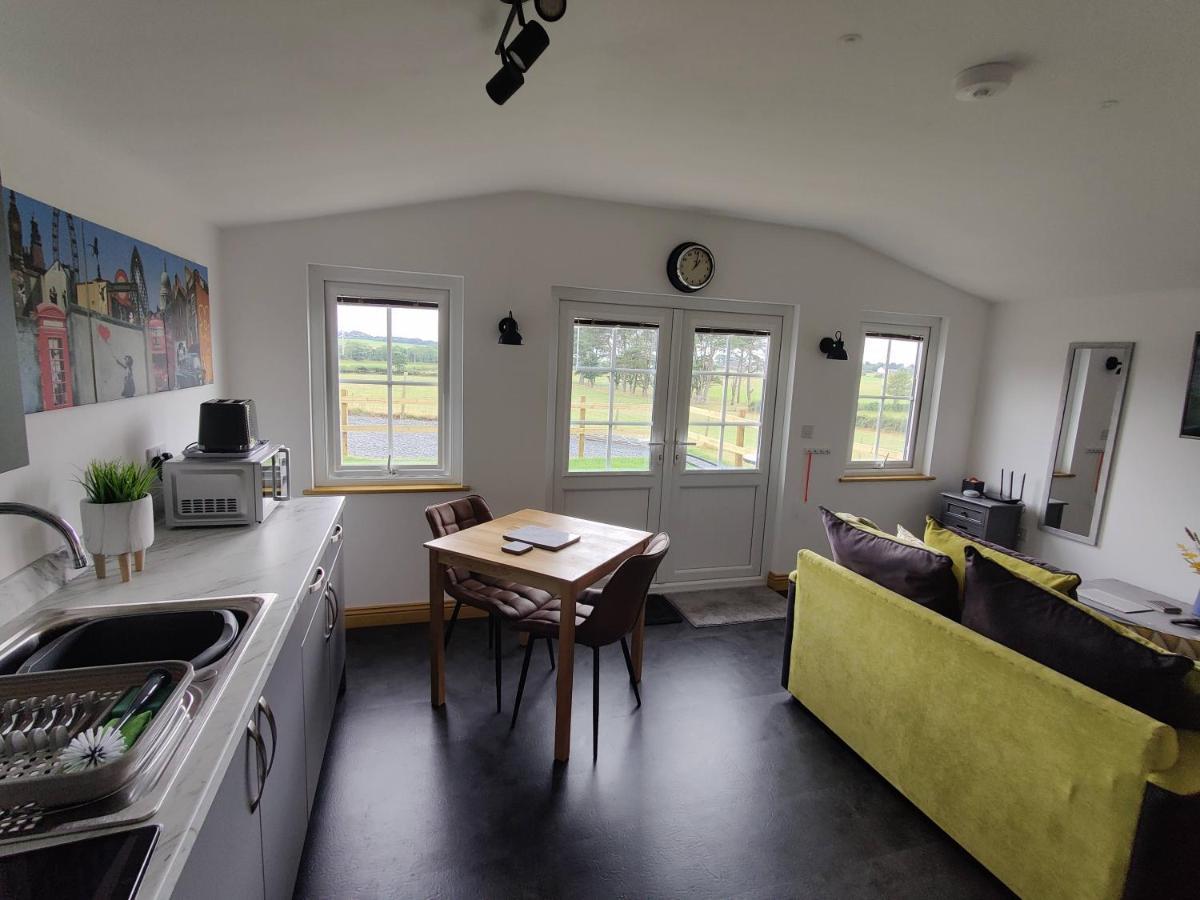 Bumble Bee Cabin Bootle  Bagian luar foto