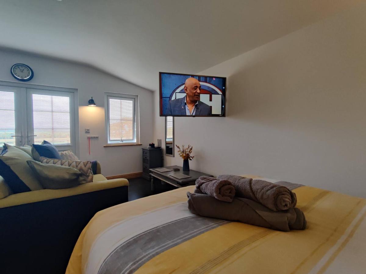 Bumble Bee Cabin Bootle  Bagian luar foto