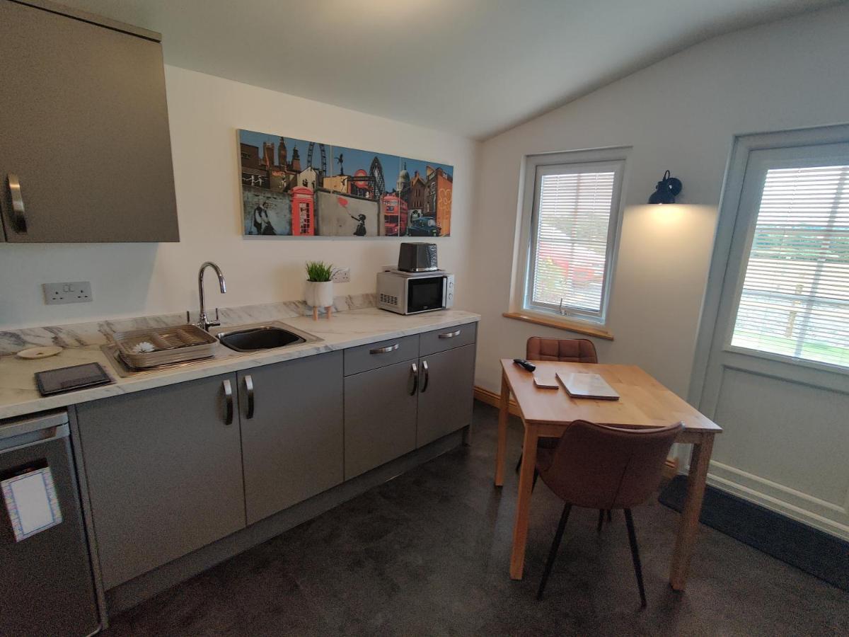 Bumble Bee Cabin Bootle  Bagian luar foto